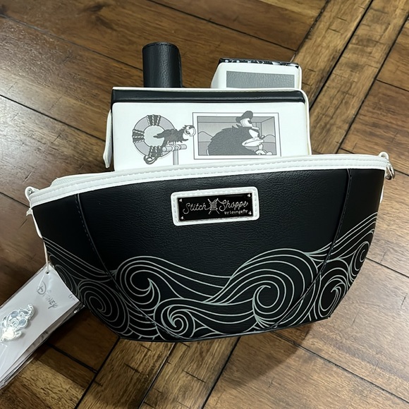 NWT Loungefly Stitch Shoppe Exclusive Steamboat Willie Figural Crossbody Bag - Picture 2 of 11